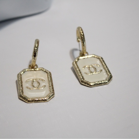 Chanel Drop Earrings Elegant Gold and Cream Earrings - Picture 1 of 8